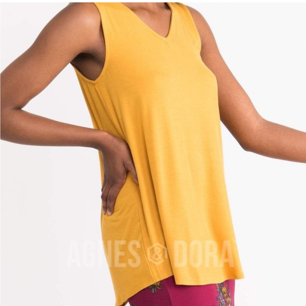 NWOT Agnes & Dora Essential V Neck Tank